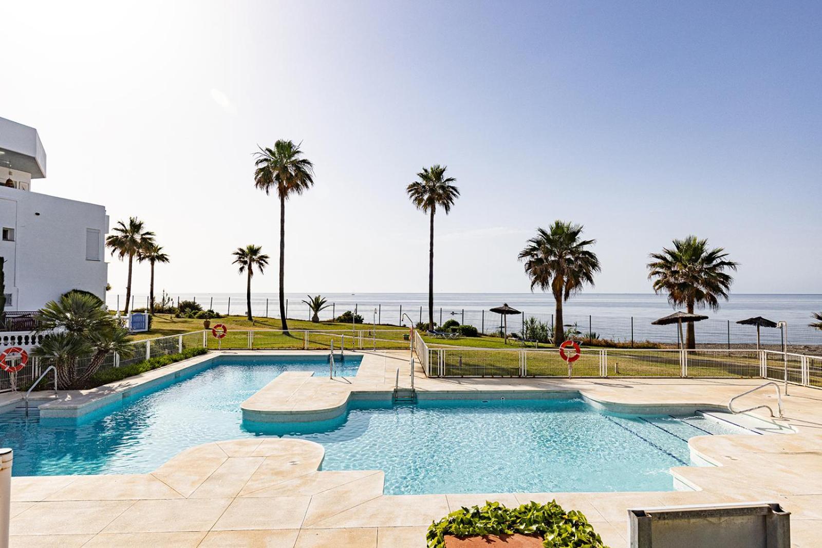 Sunrise Beach Front - Casares Del Mar Экстерьер фото