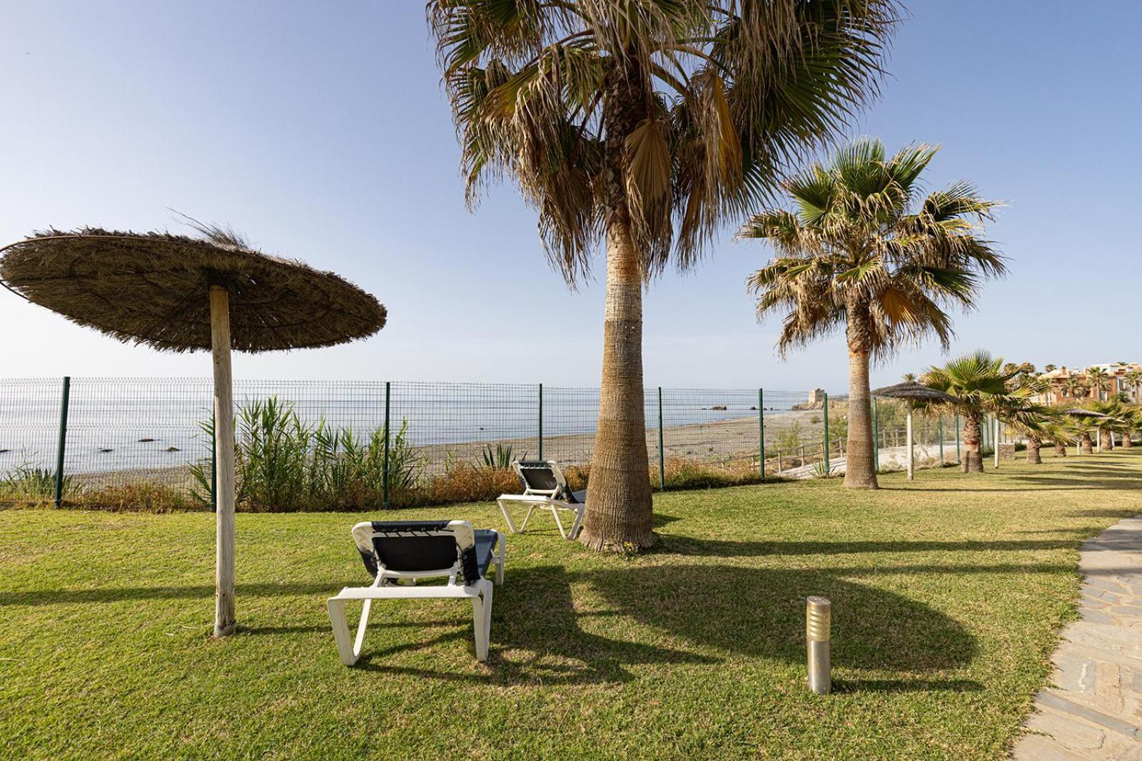 Sunrise Beach Front - Casares Del Mar Экстерьер фото