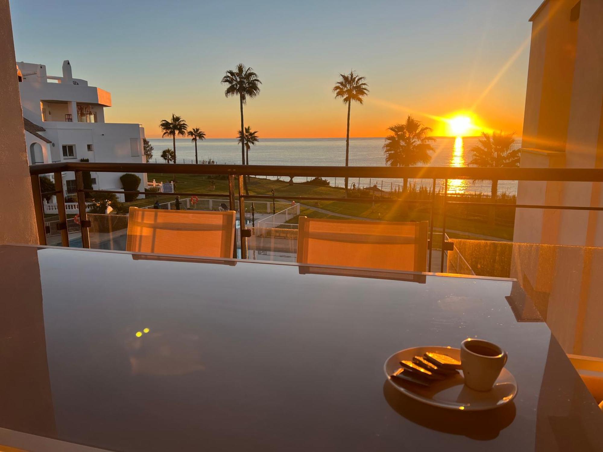 Sunrise Beach Front - Casares Del Mar Экстерьер фото