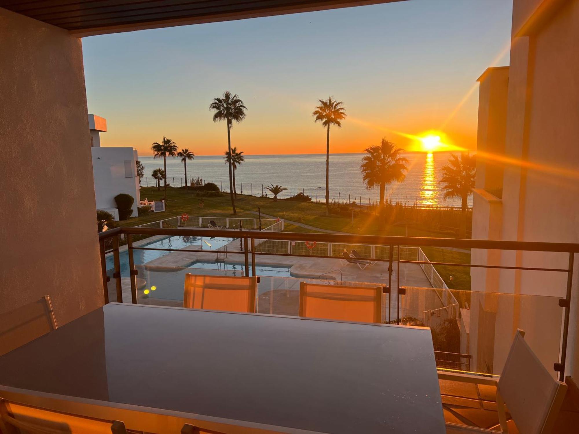 Sunrise Beach Front - Casares Del Mar Экстерьер фото