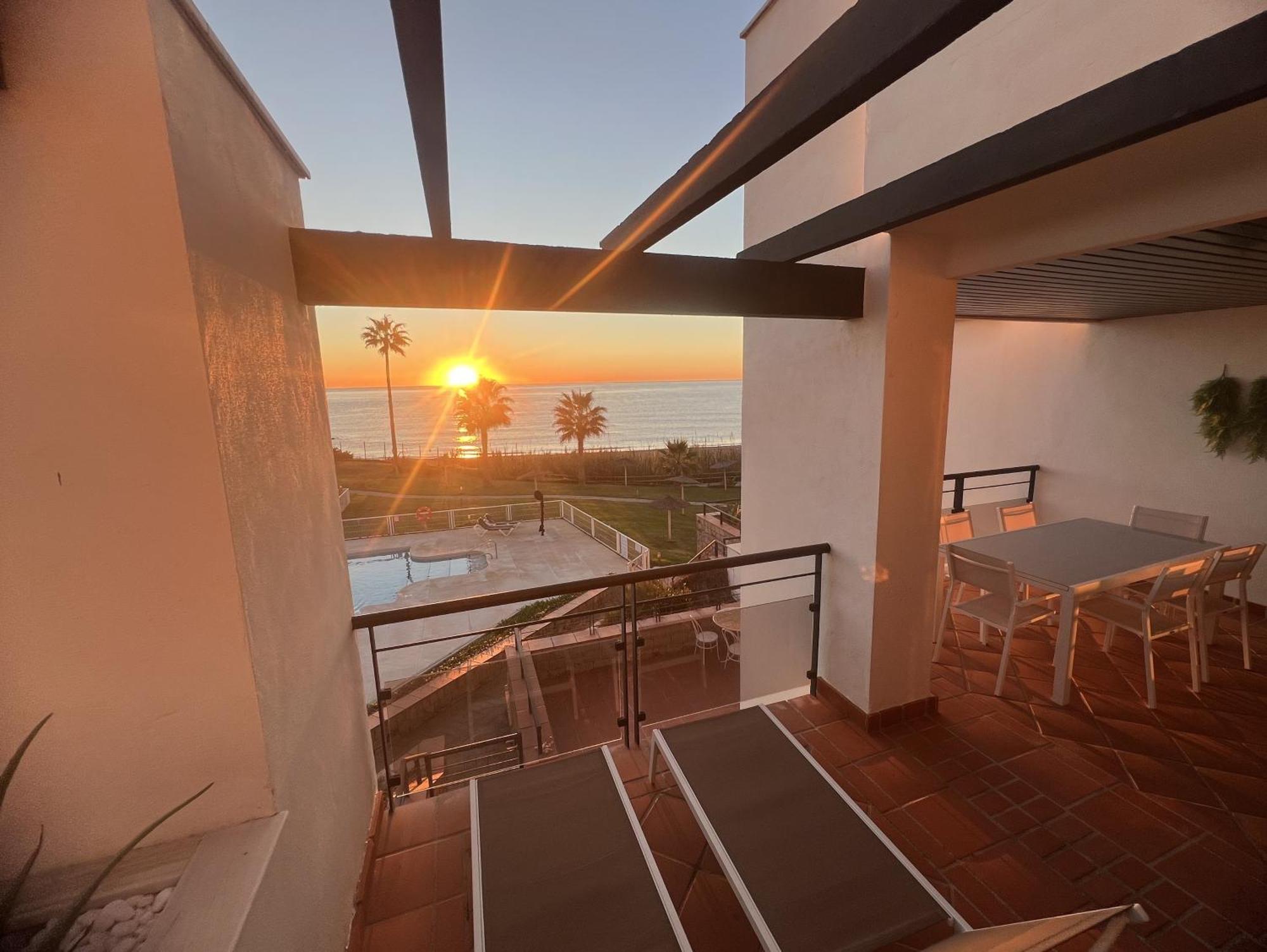 Sunrise Beach Front - Casares Del Mar Экстерьер фото